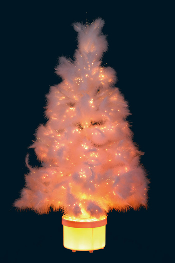 Sapin_de_noel_lumineux_fibres_optiques_plumes_blanches.jpg